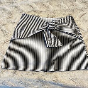 URBN skirt sz small